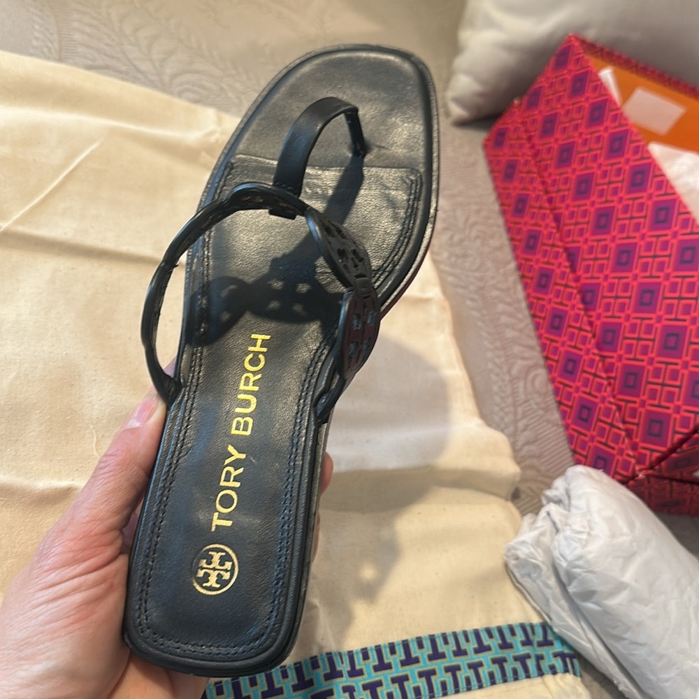 Tory Burch tiny Miller calf leather
Great condition, dust cover & box - Picture 7 of 8